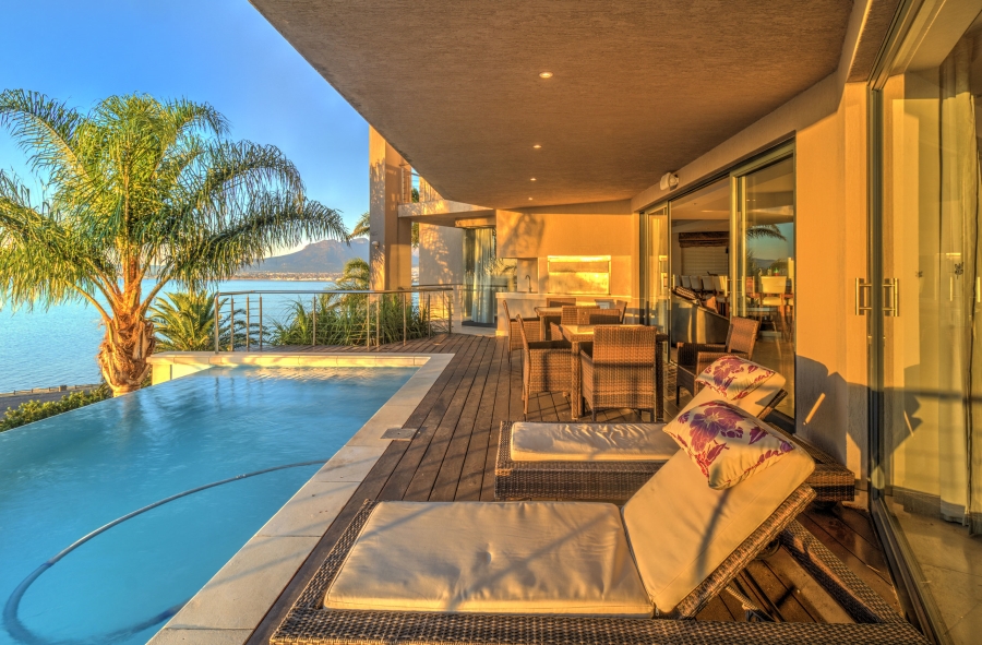 To Let 4 Bedroom Property for Rent in Mountainside Western Cape
